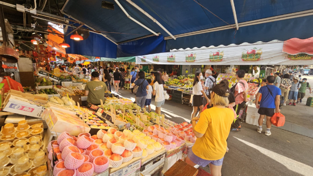 不少市民平日也愛到油麻地果欄買水果。