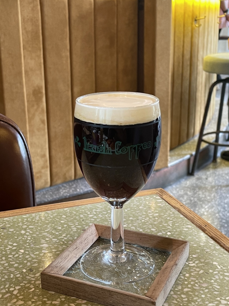 記者推介Modern Irish Coffee（$148）特意選用帶果香及經(jīng)烘焙的咖啡豆，加入威士忌及鮮奶油，充滿咖啡香及酒香而又不會(huì)互搶風(fēng)味。