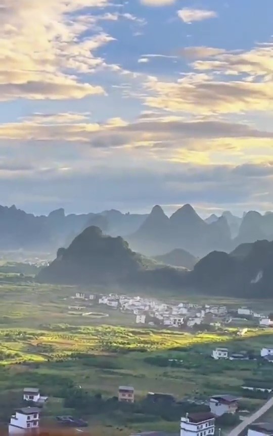 高鐵走馬看桂林，誤闖童話國度。