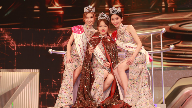 今屆三甲港姐包括莊子璇（中）、王怡然（左）及王敏慈（右）合照。