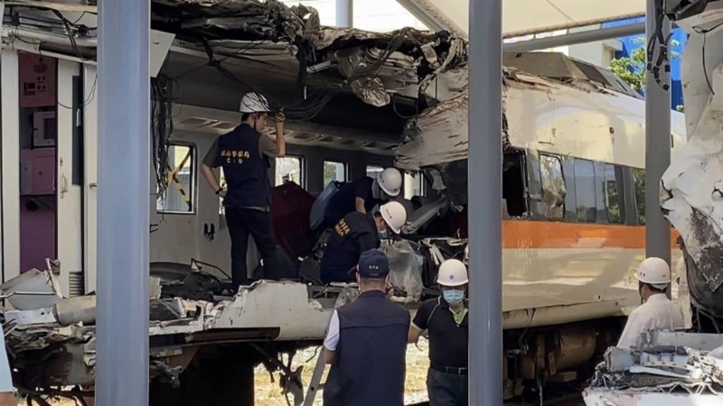 涉事的是事故中受損最嚴(yán)重的太魯閣號(hào)第7、8節(jié)車廂。 中時(shí)