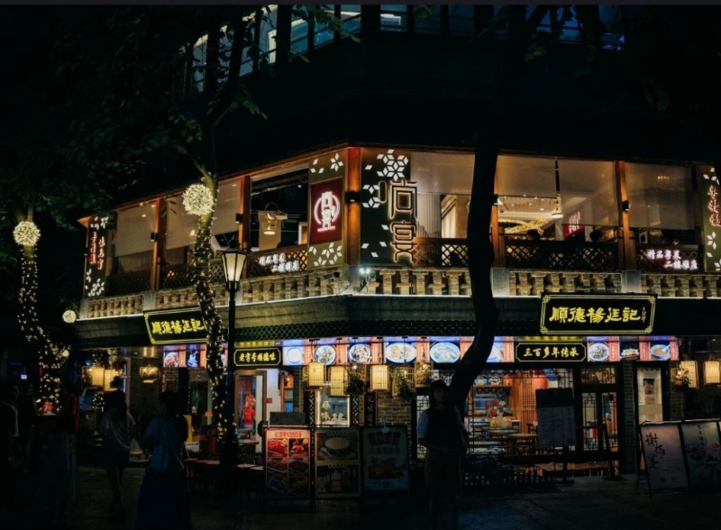 古老街道晚上燈火通明。圖：小紅書@小辣椒出去玩吖