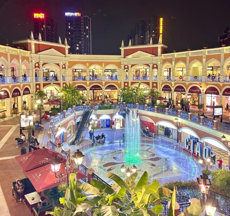 夜景燈光璀璨，恍如置身歐洲。