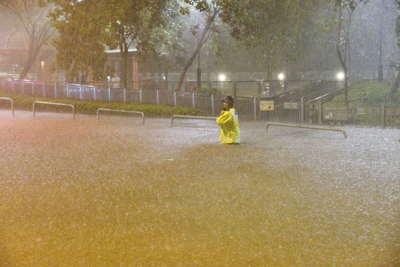 香港多區(qū)變成澤國 香港多區(qū)變成澤國
