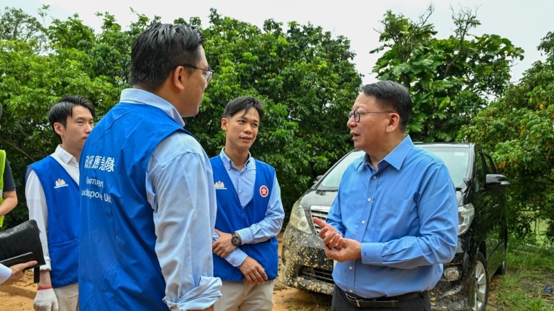 陳國基聯(lián)同民政及青年事務(wù)局副局長梁宏正前往北區(qū)羅湖道。陳國基FB圖片