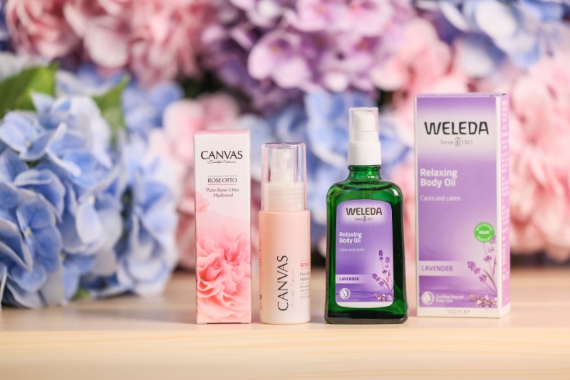 由即日至10月2日，The Point會(huì)員憑6,000積分及即日于Mikiki場(chǎng)內(nèi)以電子貨幣消費(fèi)滿$600，即可換領(lǐng)Canvas玫瑰保濕露水1支，又或憑8,000積分及即日以電子貨幣消費(fèi)滿$800換領(lǐng)唯美達(dá)薰衣草放松潤(rùn)膚油1支。 （M）