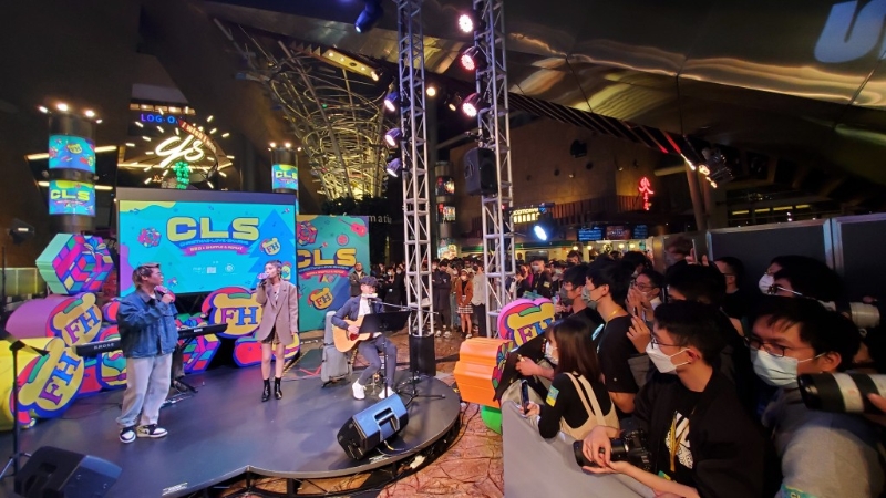 旺角朗豪坊將由9月21日至10月23日于4樓及13樓設(shè)巨型月亮打卡裝置，而于9月29日中秋節(jié)晚舉行Moonlight Party，將于4樓及13樓舉行一連兩場(chǎng)的免費(fèi)音樂(lè)表演，并于當(dāng)日13樓派發(fā)免費(fèi)酒吧飲品及應(yīng)節(jié)燈籠。 （L）