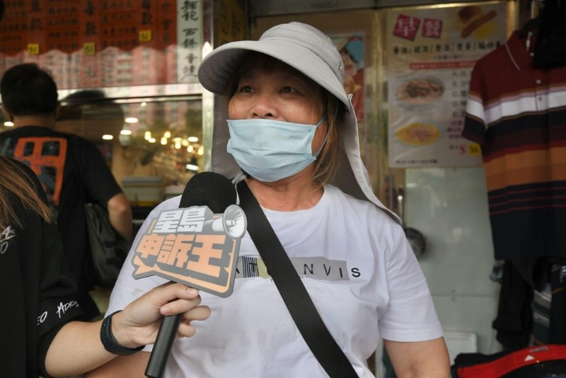 衣物攤檔陳女士指檔內(nèi)所有衣物被洪水浸透，「送都無人要！」