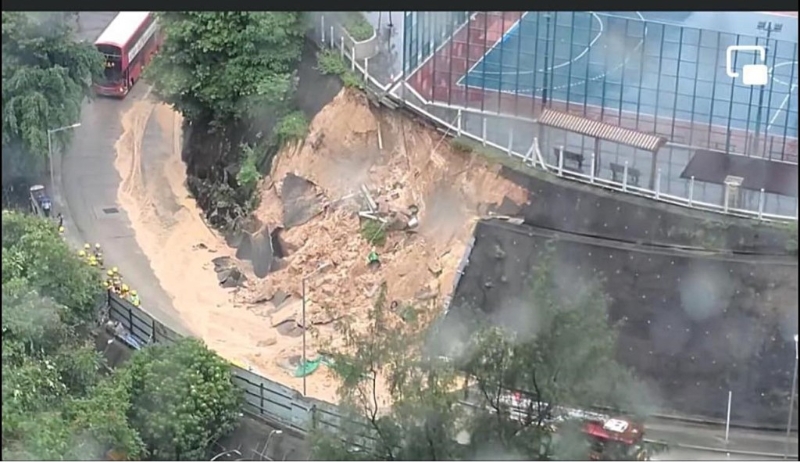 平治街發(fā)生護土墻崩塌。