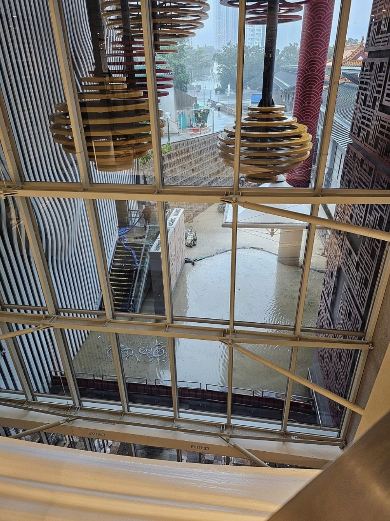 約8時(shí)25分現(xiàn)場(chǎng)更出現(xiàn)小河流。