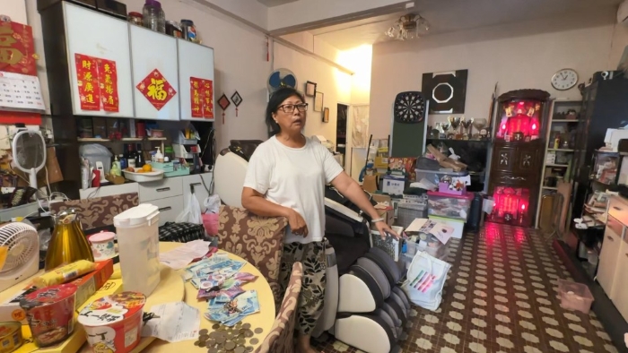 吳太村家中大部份家俱被水浸壞，幸電器亦有受影響。