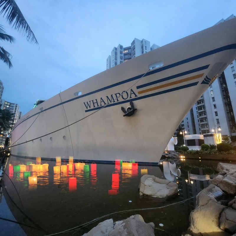 于中秋節(jié)晚，黃埔天地舉行限定”月見(jiàn)夜探放水燈“戶外體驗(yàn)活動(dòng)。（W）