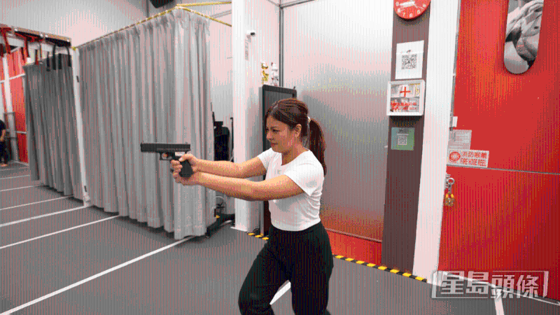 槍械射擊。