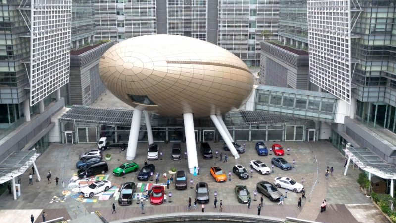 多達(dá)23輛得獎(jiǎng)名車云集，成就半億車陣，場(chǎng)面震撼。