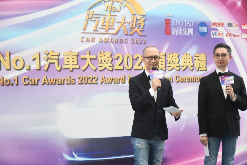 兩位“御用”司儀《駕駛艙》主編Daniel（左）及頭條日?qǐng)?bào)廣告部副總經(jīng)理Jacky，對(duì)主持此頒獎(jiǎng)禮可謂駕輕就熟。