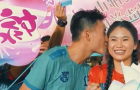 佛山“西甲”現(xiàn)場甜蜜時(shí)刻，球員求婚成功，全場沸騰！