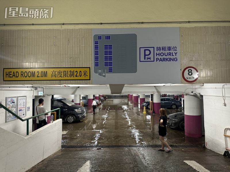 有車(chē)主到場(chǎng)表現(xiàn)無(wú)奈。