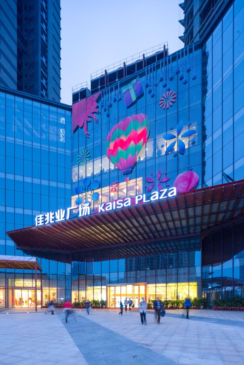 對(duì)于美食愛好者來說，佳兆業(yè)廣場(chǎng)更是一個(gè)不可錯(cuò)過的天堂。