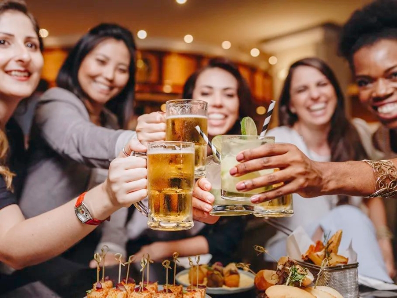 水東街朱記飯店與水東街酒吧街：古早與現(xiàn)代的交融