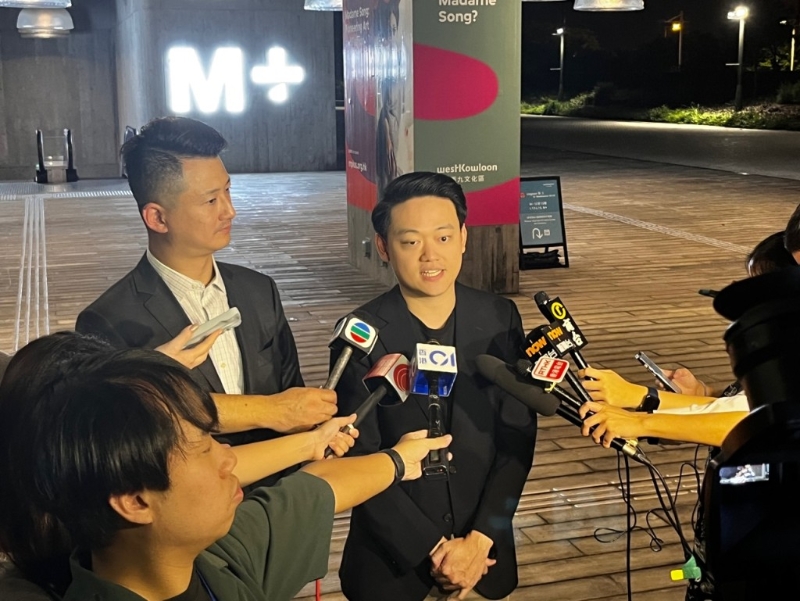 K11 集團(tuán)策略發(fā)展部主管及區(qū)域負(fù)責(zé)人林灝哲公布集團(tuán)推動(dòng)夜經(jīng)濟(jì)的相關(guān)方案及活動(dòng)。