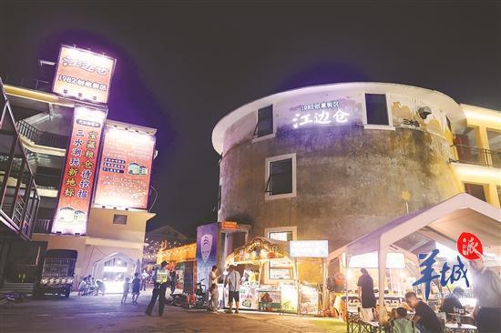 夜幕降臨，江邊倉的夜生活開始了