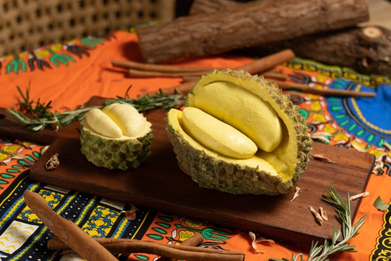 Asok Thai Cake—榴槤蛋糕 （$680-大、$88-?。?，由榴槤慕絲、吉士、麻糬及海綿蛋糕組成，味道香甜及層次豐富。