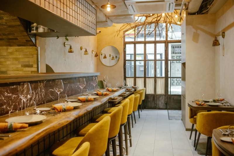 法式新派餐廳Racines位于在中環(huán)荷里活道。