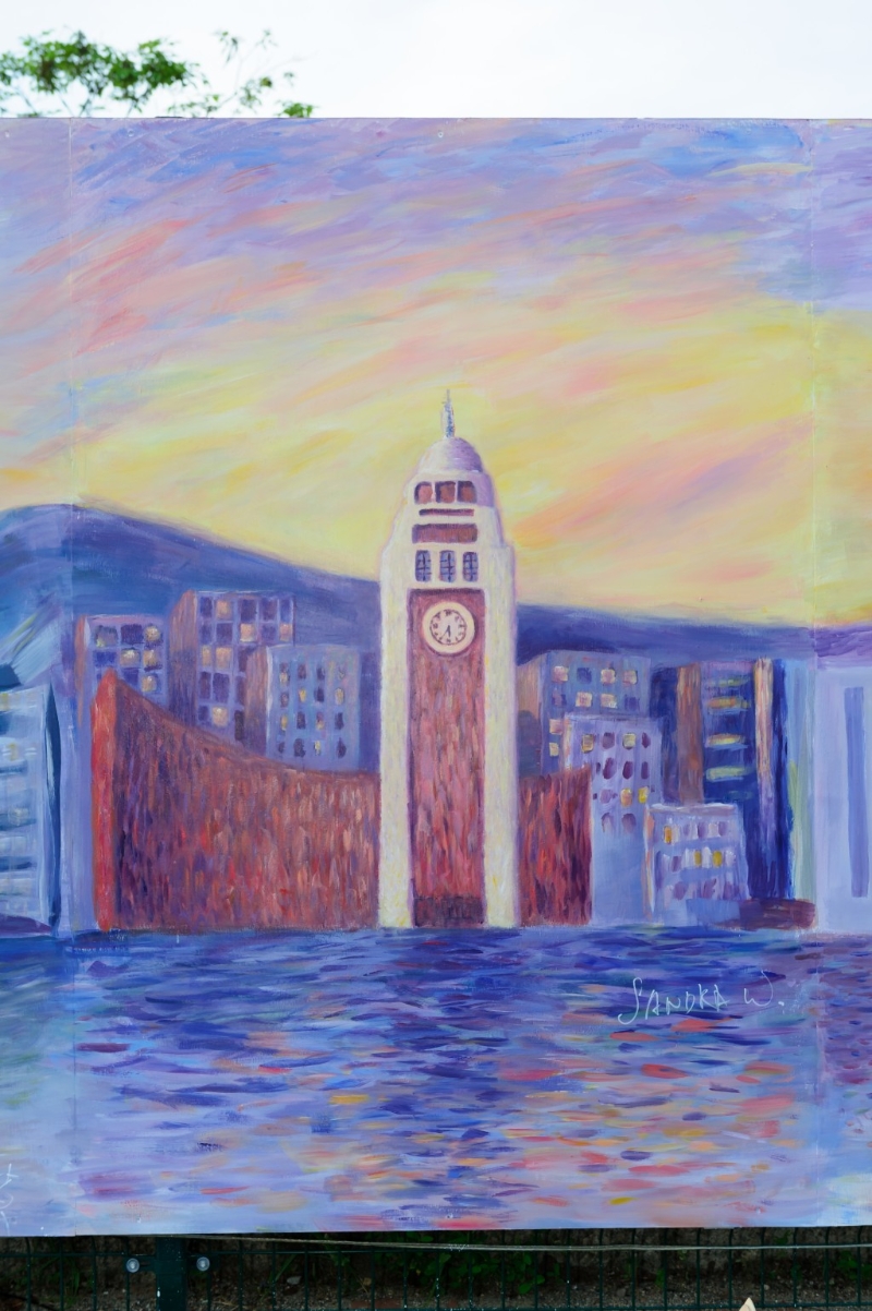 海濱沿岸會展出共長24米，高1.8米的“維港日出。印象”巨型壁畫。