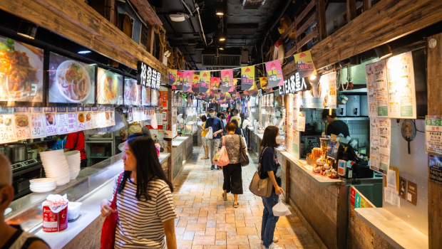 “香港街市”旗下部分街市小食街從9月25日至10月24日期間，晚上8時(shí)半后將設(shè)置“夜消MORE”時(shí)段。