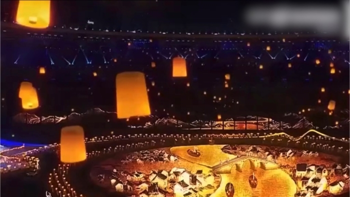 觀眾還可以現(xiàn)場(chǎng)互動(dòng)，共同燃放孔明燈。