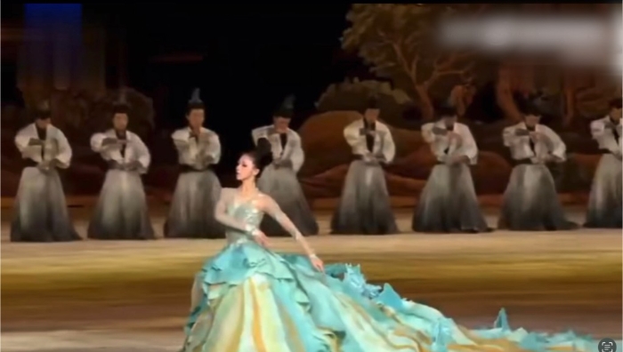 表演者主要是杭州市民、學(xué)生和青年演員。