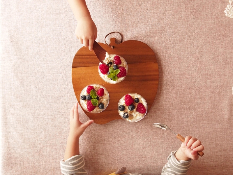 親子小食食譜推介七：雜莓谷麥番薯奶酪杯（圖片來源：《親子王》）