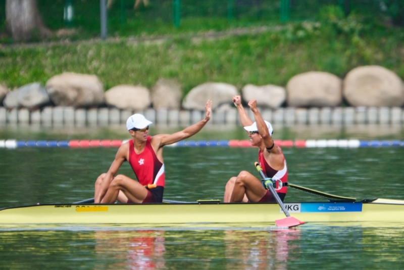 王瑋駿、林新棟于男子雙人單槳無舵手賽事奪杭州亞運港隊首金。。