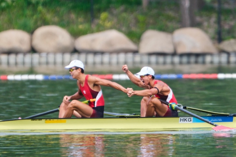 王瑋駿、林新棟于男子雙人單槳無舵手賽事奪杭州亞運(yùn)港隊(duì)首金。 林新棟與王瑋駿奪港隊(duì)杭州亞運(yùn)首金。 港協(xié)暨奧委會(huì)圖片