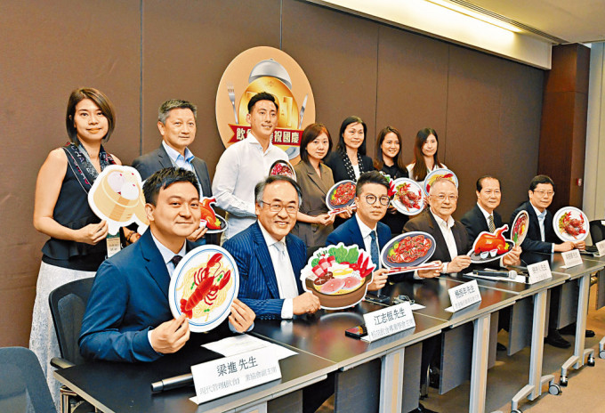 飲食界為慶祝國慶74周年，推出七折優(yōu)惠，鼓勵留港消費(fèi)。