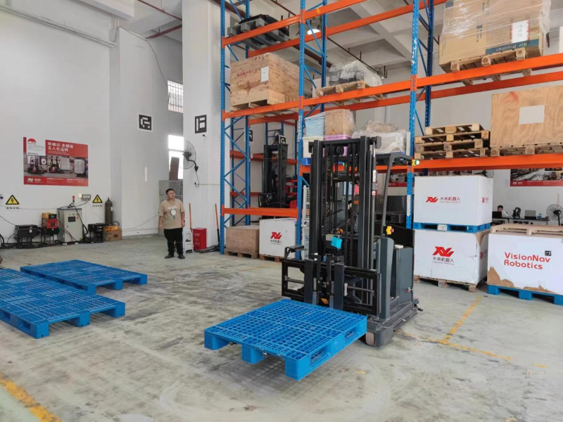 未來機(jī)器人（深圳）有限公司研發(fā)的自動(dòng)叉車機(jī)器人。