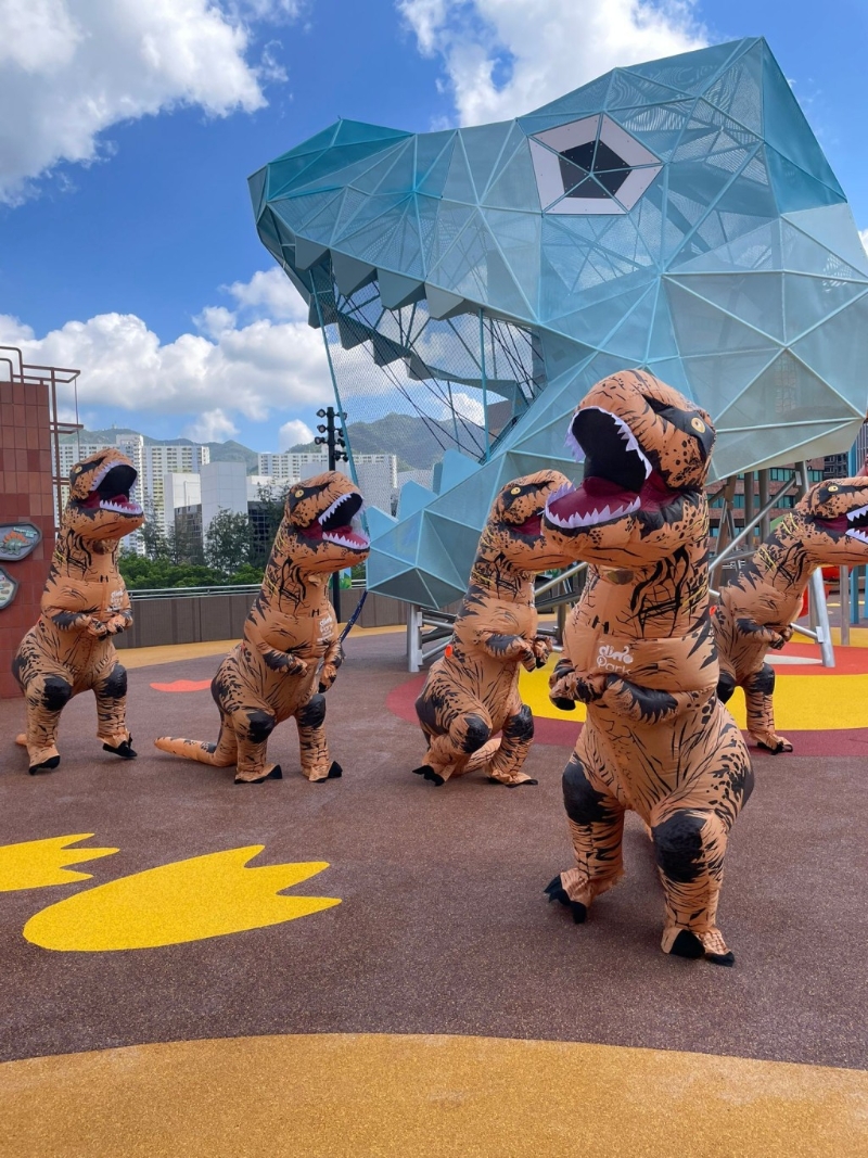 嘉年華恐龍軍團大跳勁舞