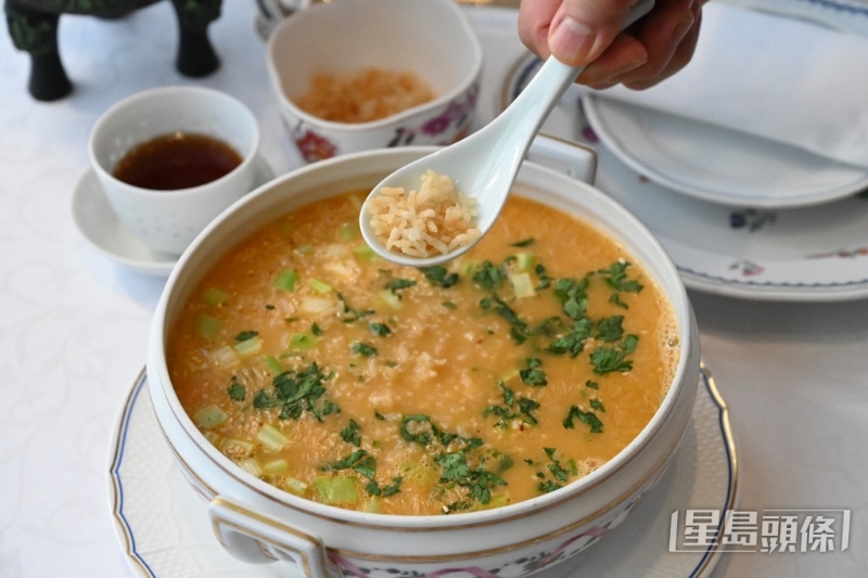 乾隆泡飯講究鮮甜口感，注重材料新鮮與烹制步驟。