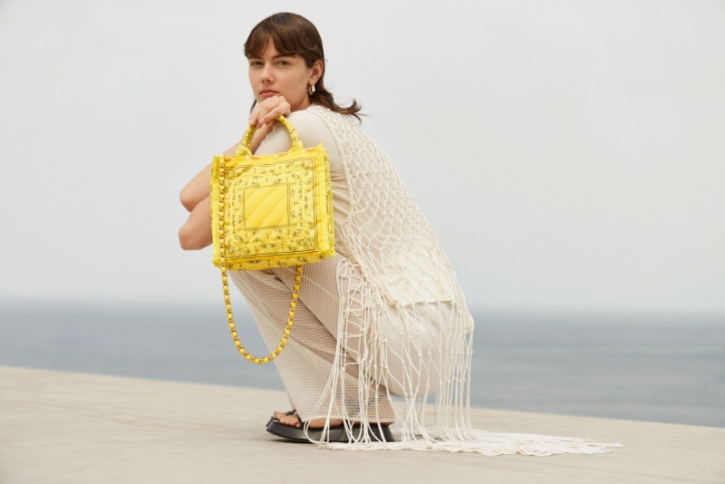 Atelier系列小型號(hào)Chain Quilt Bag、$2,380、LeSportsac。