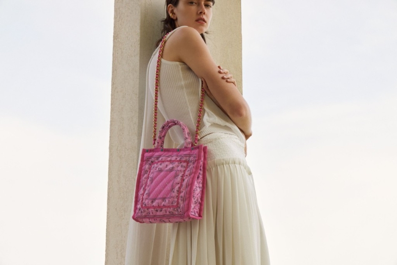 Atelier系列小型號(hào)粉紅色Chain Quilt Bag、$2,380、LeSportsac。