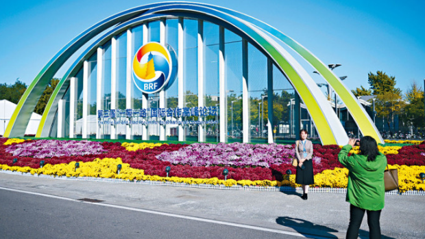 北京街頭的“一帶一路”高峰論壇宣傳裝飾。