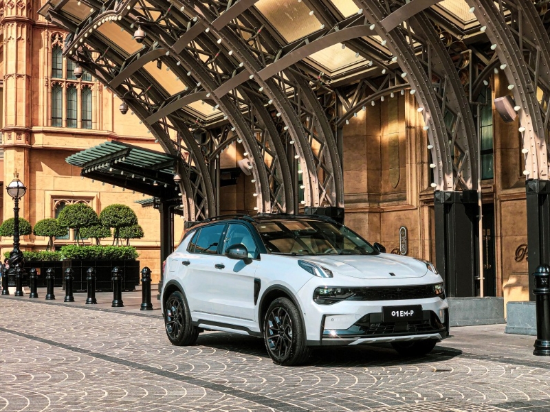 領(lǐng)克01 EM-P正式引入澳門，擁有一系列豪華及科技配置，表現(xiàn)動(dòng)感舒適兼且超省油。