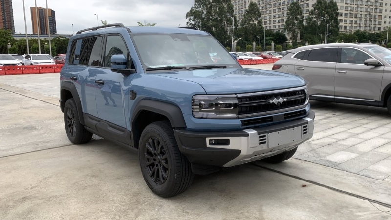 剛面世的方程豹四驅(qū)越野車。