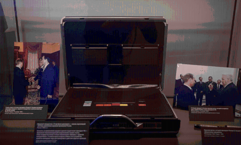 俄羅斯首任總統(tǒng)葉利欽執(zhí)政期間使用過核按鈕手提箱。