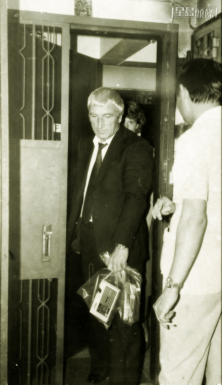 警方在搜屋時檢走大批證物。 資料圖片