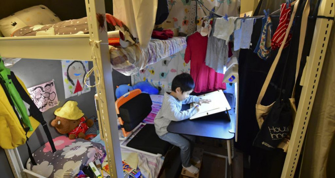 據了解，新一份《施政報告》，政府擬研究定義何謂“劣質劏房”。