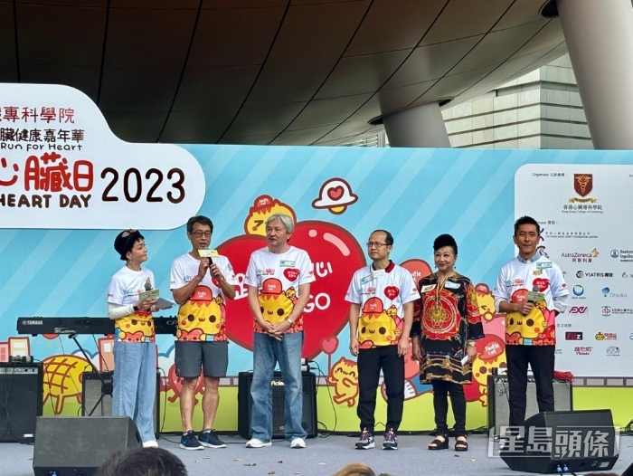 左起︰梁達(dá)智（左二）、曾俊華（左三）、陳偉光（左四） 、薛家燕（左五）。