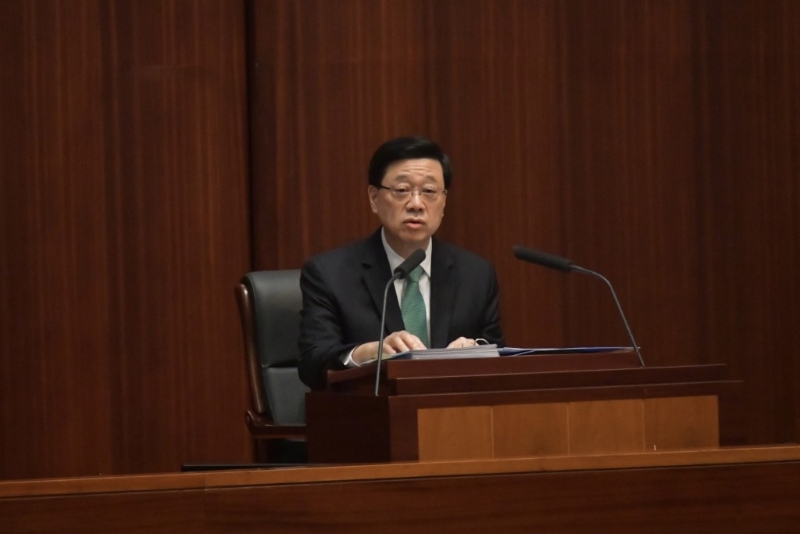 行政長官發(fā)表施政報告。