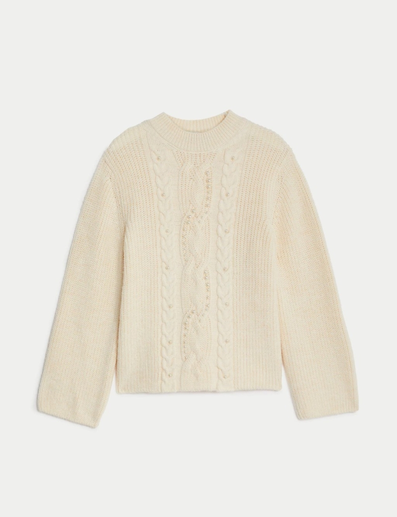 即日至10月31日，于馬莎以正價選購針織衫2件或以上8折，圖為綴飾扭紋針織花圓領(lǐng)毛衣$449。 （馬莎）