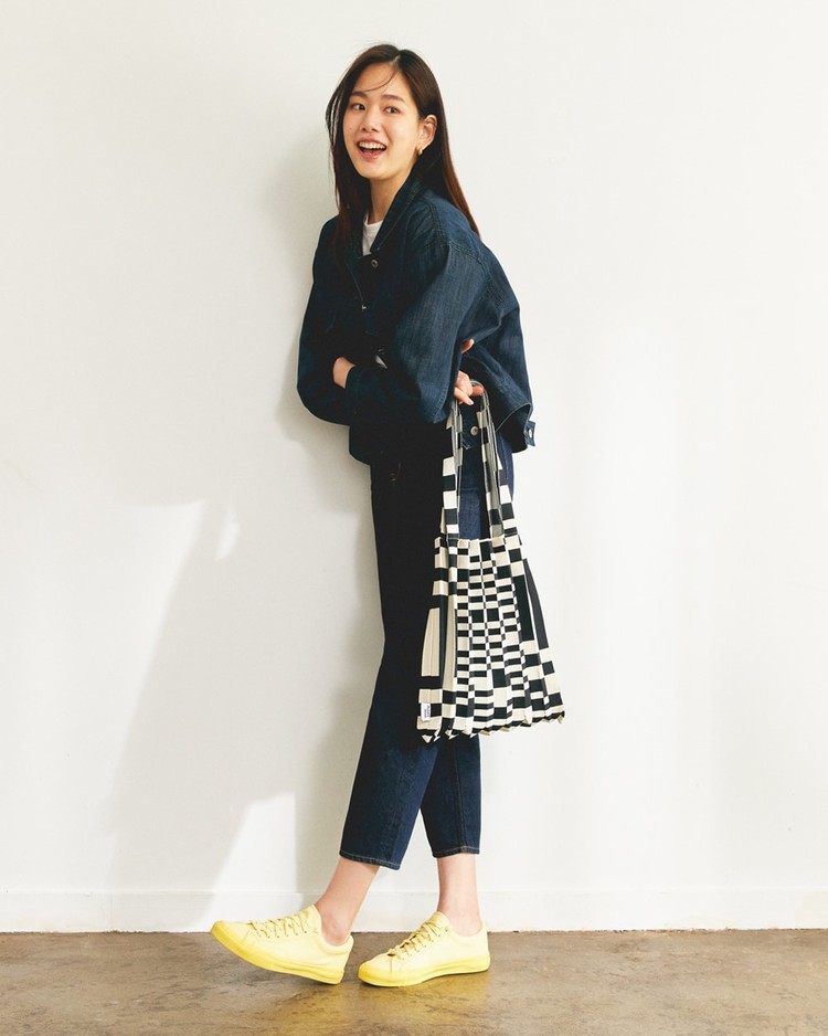 Pleatsmama黑白色格紋百褶單肩袋$899、Log-On，以指定信用卡單一簽帳滿$300或以上即享折扣。